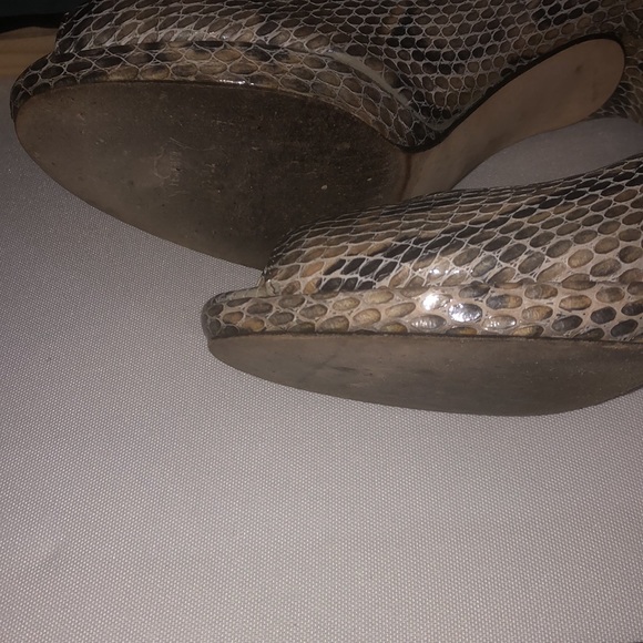Stuart Weitzman snakeskin heels - Picture 7 of 8